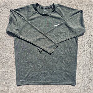 Nike Men's Long-Sleeve Hydroguard Swim Shirt Medium